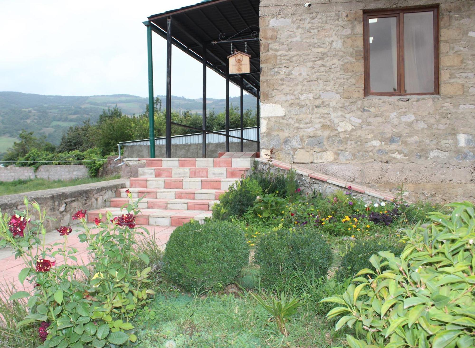 Bears And Berries Hotel Berd Exterior photo